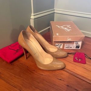 Christian Louboutin Décolleté 100 Camel Patent Pumps, Size 42